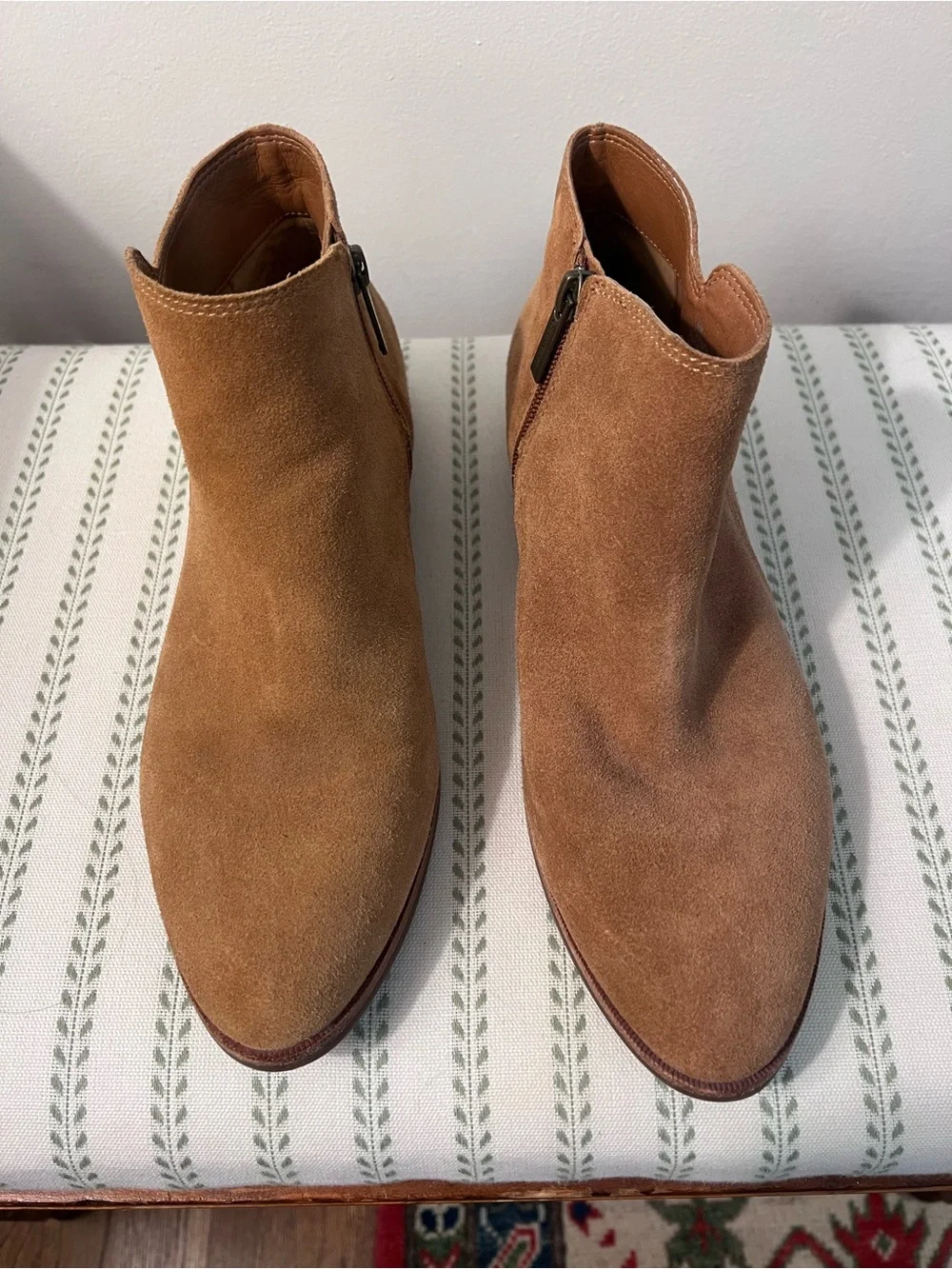 Gianni Bini suede chukka